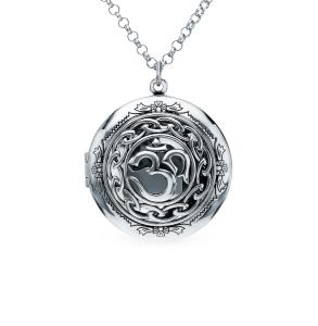 серебряное шейное украшение