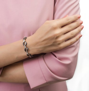 Женские серебряные браслеты на руку