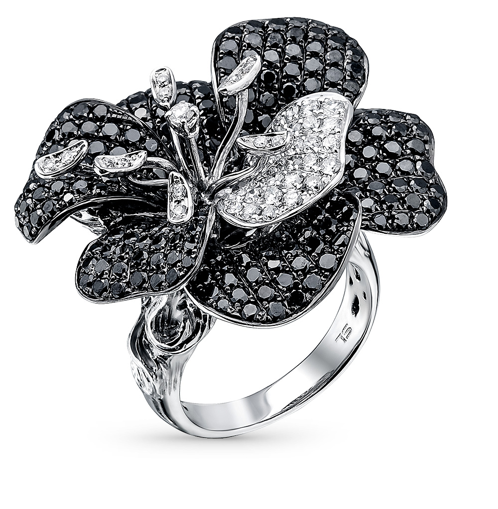Кольцо с бриллиантом и цветы